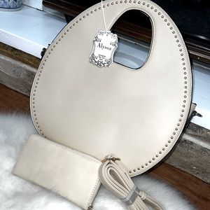 Round Beige color bag